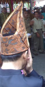 "Sang Maestro yang tak dikenang" oleh Muhar Omtatok